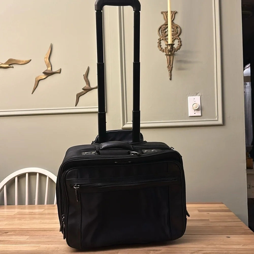 KENNETH COLE Reaction carry-on rolling luggage/laptop bag
